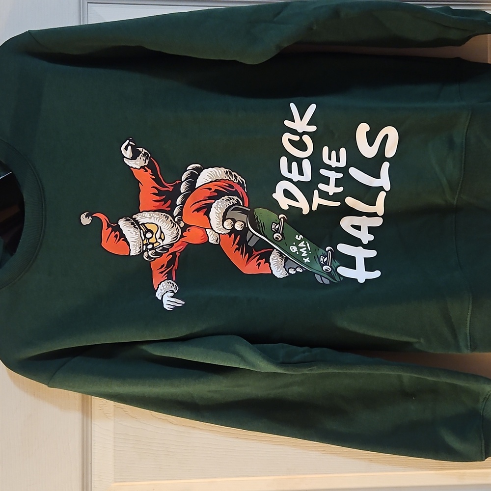CHEMISTRY SNOWBOARD SANTA SWEATSHIRT: GREEN: NEW WITH TAGS: SIZE S